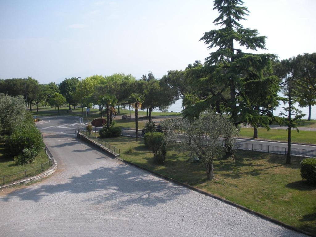 Hotel Mirabello Sirmione Exterior photo