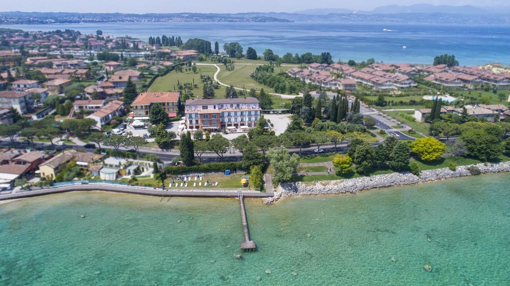 Hotel Mirabello Sirmione Exterior photo